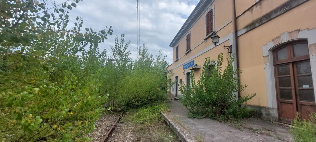 Stazione di Todi Ponte Rio: l’abbandono regna sovrano